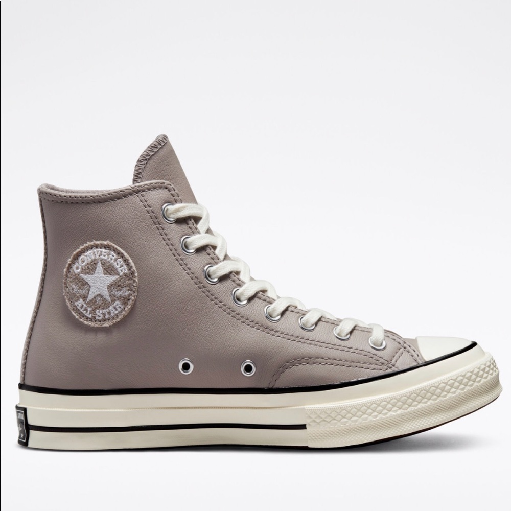 Converse chuck taylor leather high top size 8 women’s